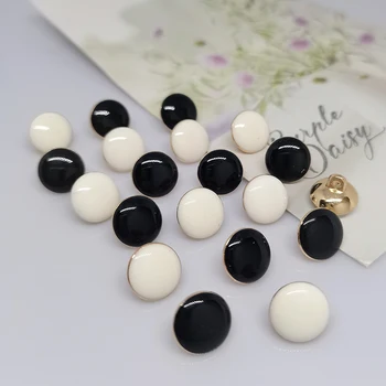 10MM Mini Sevimli Siyah Beyaz Yuvarlak Metal Düğmeler Giyim Moda Dekor Yüksek Kaliteli Düğme Kadınlar İçin Bluz Gömlek Dikiş DIY