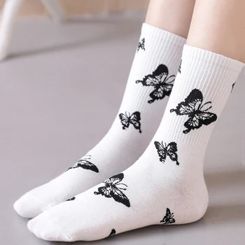 Kadın Retro Sevimli Çorap Kawaii Japon Çorap Kadın Ins Gelgit Spor Net Kırmızı Yay Basit ve Şık Tüp Kazık Kazık Çorap