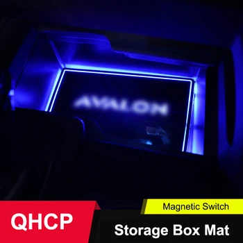 QHCP araba LED su bardağı tutucu Ped saklama kutusu Pedleri Ortam lambaları akrilik mavi ışık Toyota Avalon Için 19-21 ıç aksesuarları