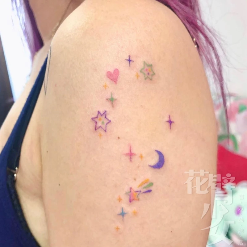 Su geçirmez geçici dövme etiket renkli yıldız ay aşk dövme flaş dövme kol kadın